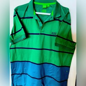 🔥 🔥🔥Boss shirt in med size. Rarely worn. Modern fit. Great buy. 🔥🔥🔥